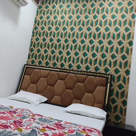 Hari Krishnam Residency Hotel Mathura Exterior photo