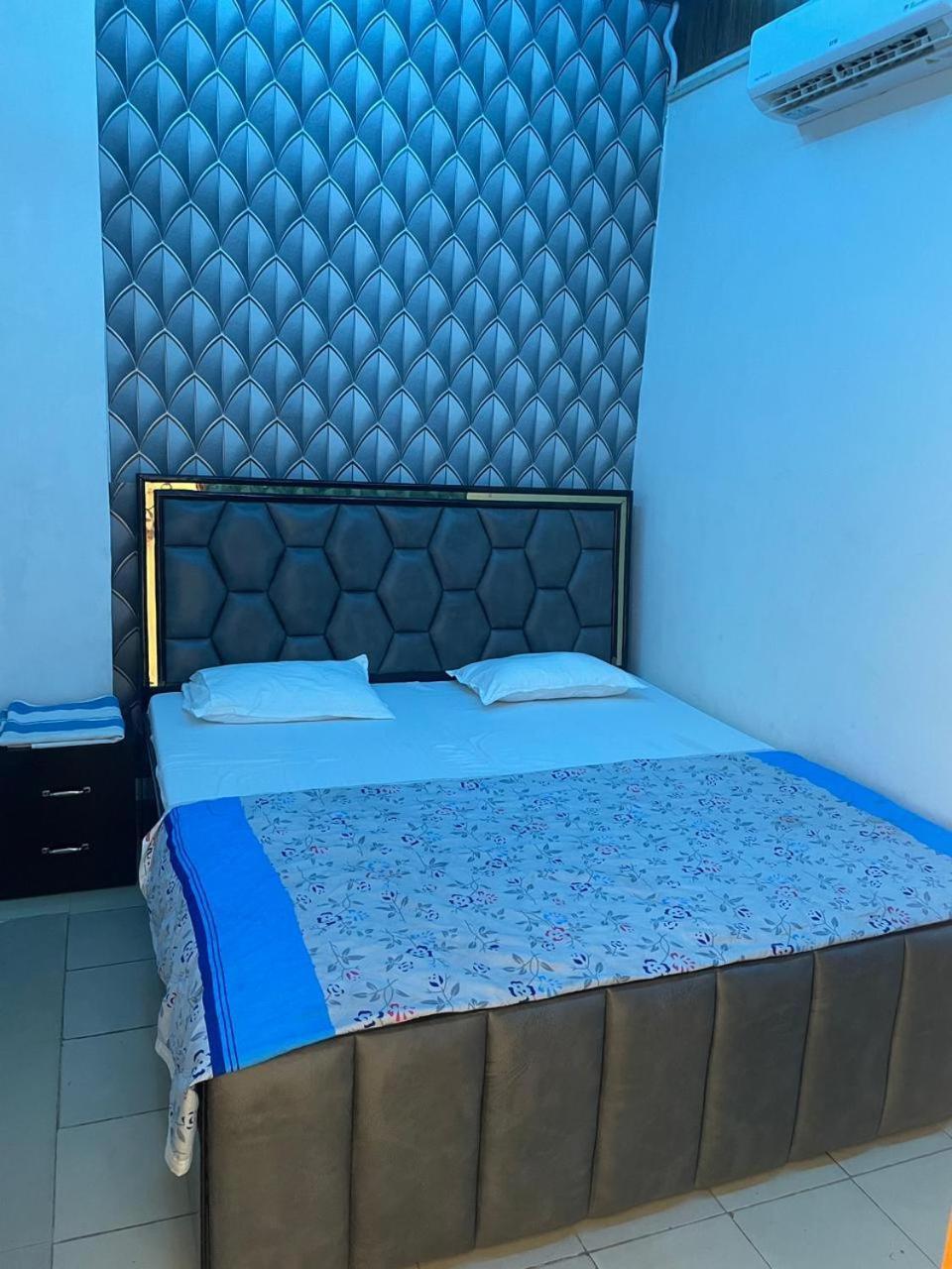 Hari Krishnam Residency Hotel Mathura Exterior photo