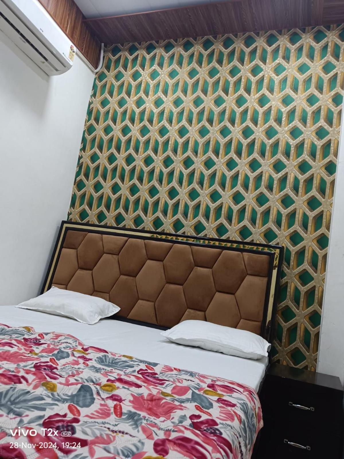 Hari Krishnam Residency Hotel Mathura Exterior photo